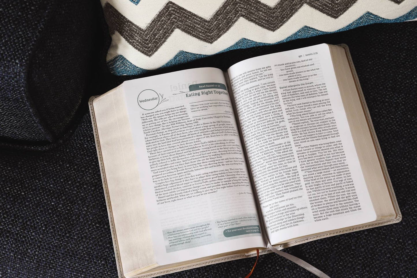 NIV Couples' Devotional Bible Leathersoft