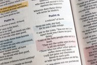 NIV, Radiant Virtues Bible: A Beautiful Word Collection, Red Letter Edition, Comfort Print: Explore the virtues of faith, hope, and love
