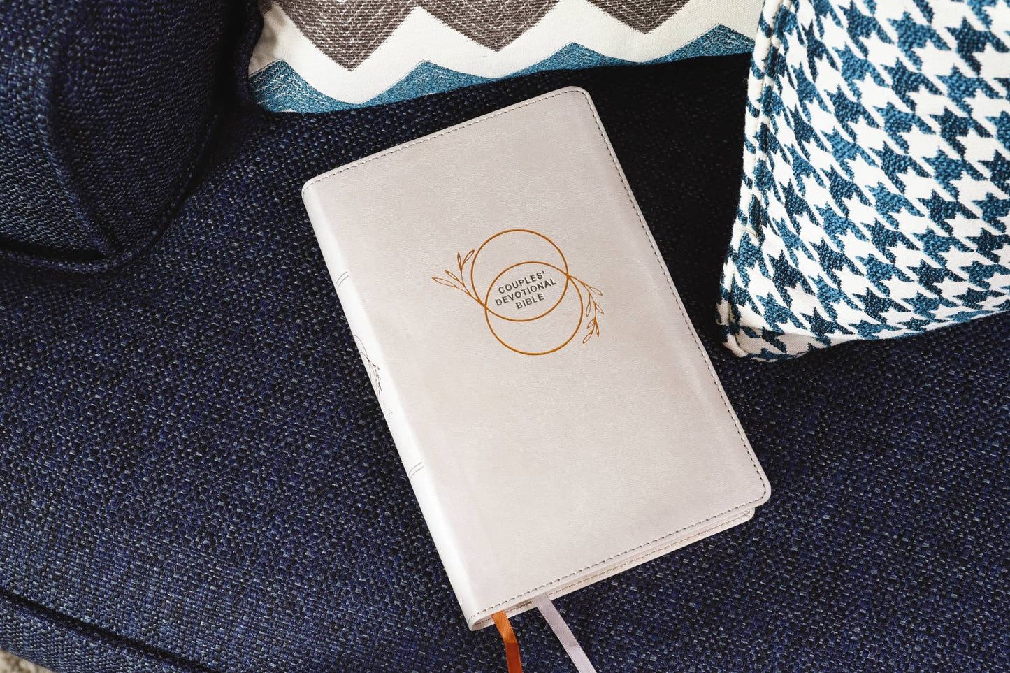 NIV Couples' Devotional Bible Leathersoft